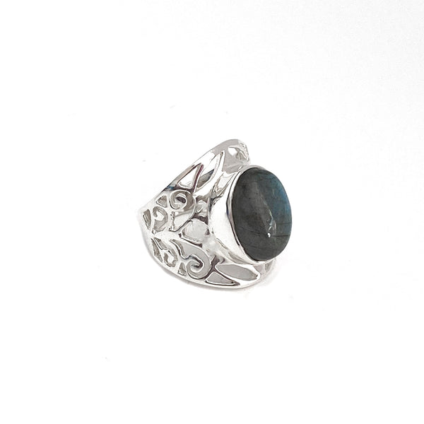 Grand Filigree Oval Labradorite Ring