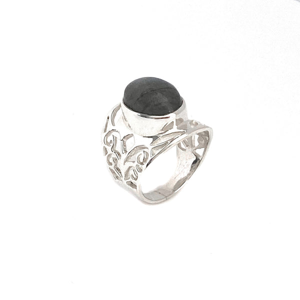 Grand Filigree Oval Labradorite Ring